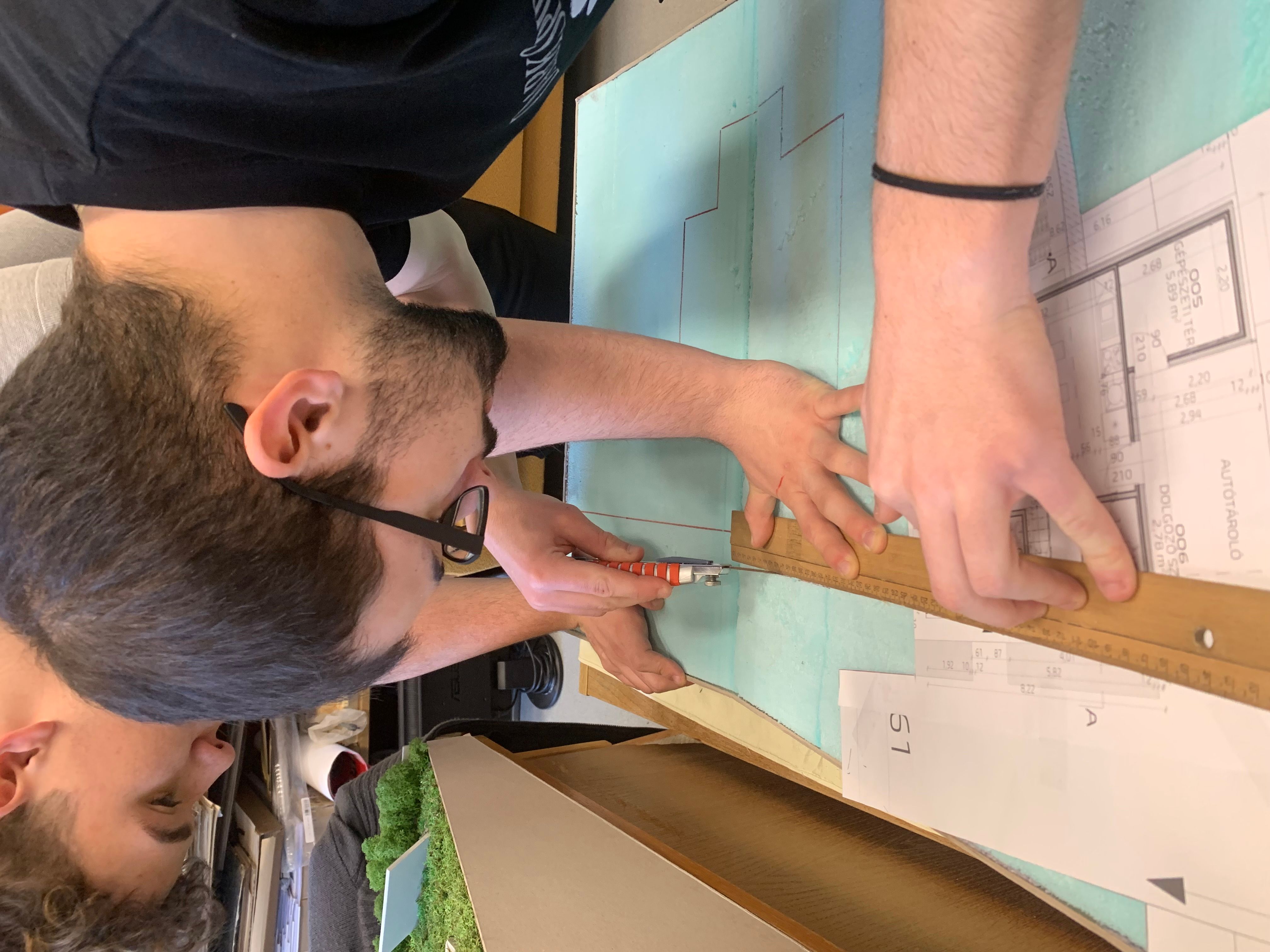 250316-5 Stromfeld Technikum makett készítés.JPG