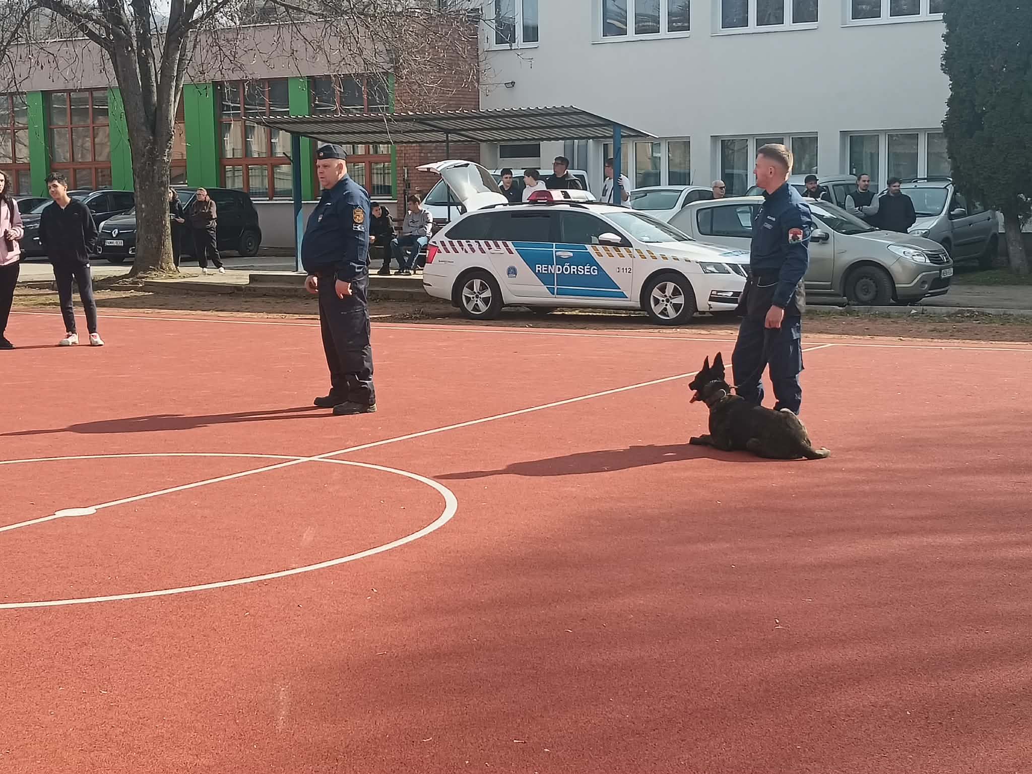 Rendőrkutya_bemutató_1.jpg