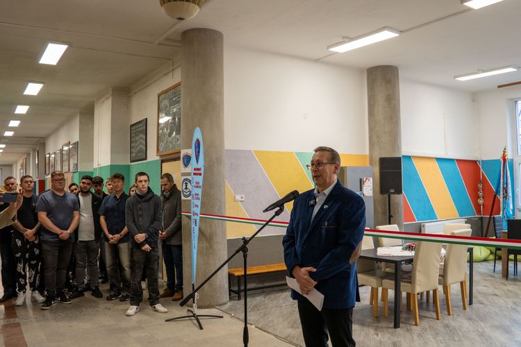 Új helység átadó